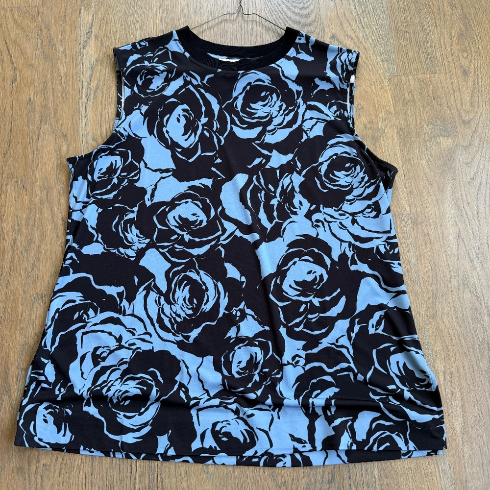 NWOT Chicos Black Label Side-Slit Floral Tank